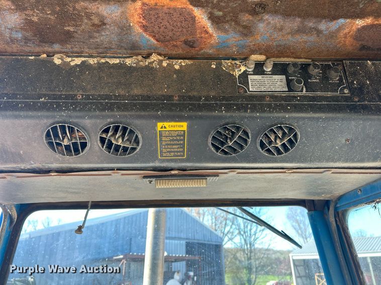 image for item EK2915 1974 Ford 9600 tractor