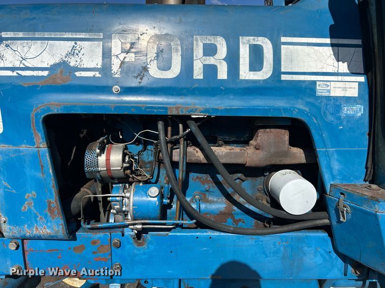 image for item EK2915 1974 Ford 9600 tractor
