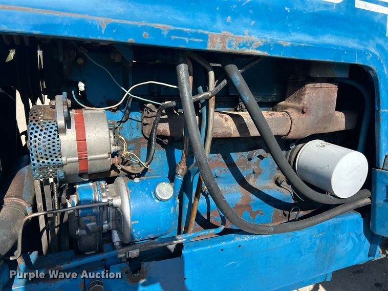 image for item EK2915 1974 Ford 9600 tractor