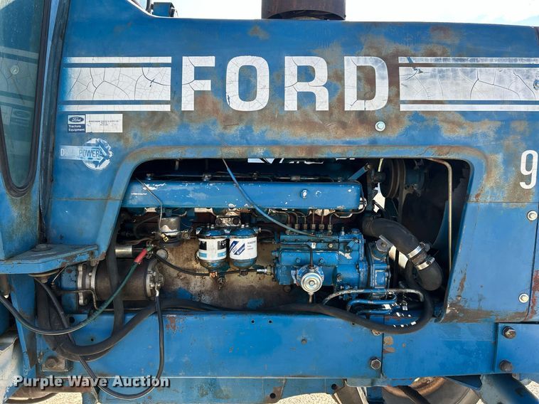 image for item EK2915 1974 Ford 9600 tractor