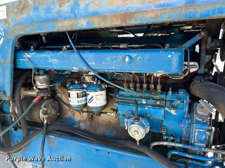 image for item EK2915 1974 Ford 9600 tractor