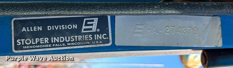 image for item EK2915 1974 Ford 9600 tractor