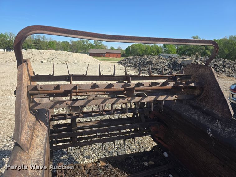 image for item EK5167 McCormick manure spreader