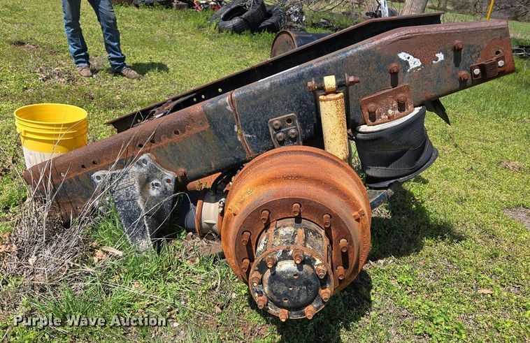 image for item EL1996 Eaton Fuller RS404 rear end