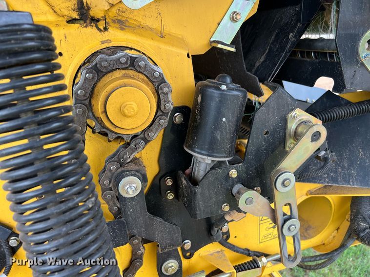 image for item EL2038 2022 New Holland 460RB round baler