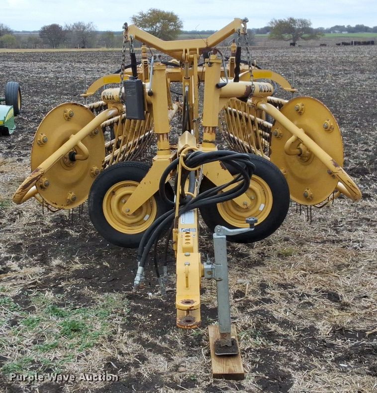 image for item EL6494 2003 Vermeer R23A hay rake