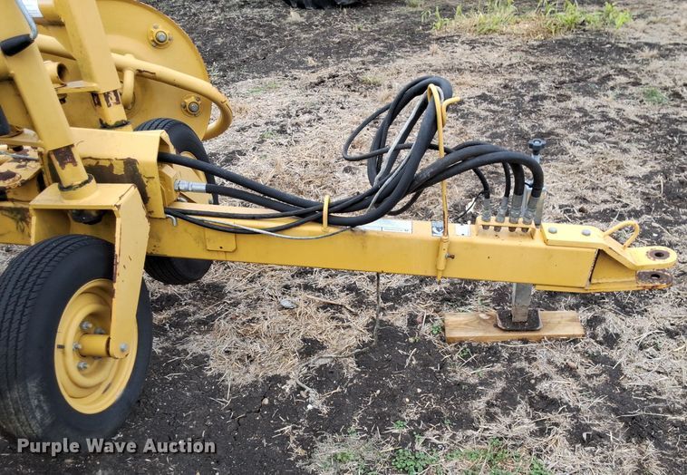 image for item EL6494 2003 Vermeer R23A hay rake