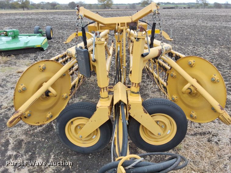 image for item EL6494 2003 Vermeer R23A hay rake