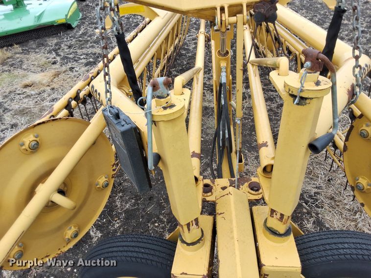 image for item EL6494 2003 Vermeer R23A hay rake