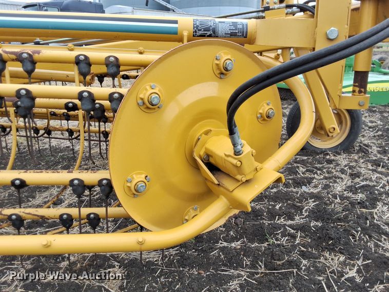 image for item EL6494 2003 Vermeer R23A hay rake