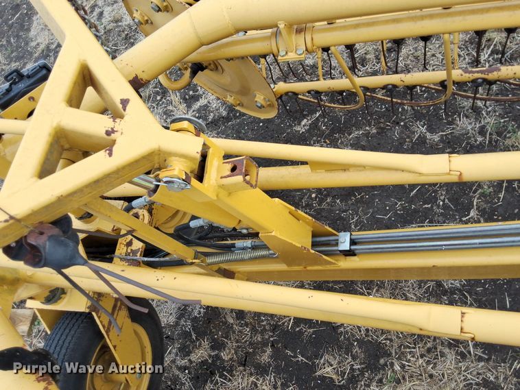 image for item EL6494 2003 Vermeer R23A hay rake