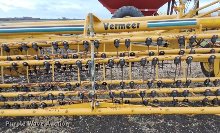 image for item EL6494 2003 Vermeer R23A hay rake