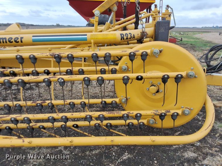 image for item EL6494 2003 Vermeer R23A hay rake