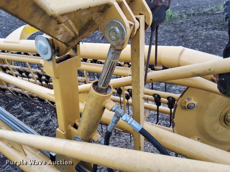image for item EL6494 2003 Vermeer R23A hay rake