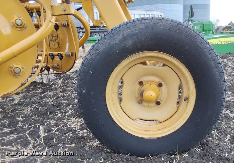 image for item EL6494 2003 Vermeer R23A hay rake