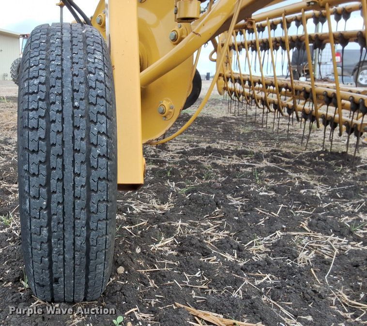 image for item EL6494 2003 Vermeer R23A hay rake