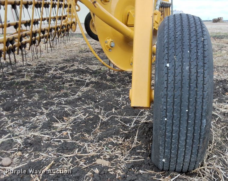 image for item EL6494 2003 Vermeer R23A hay rake