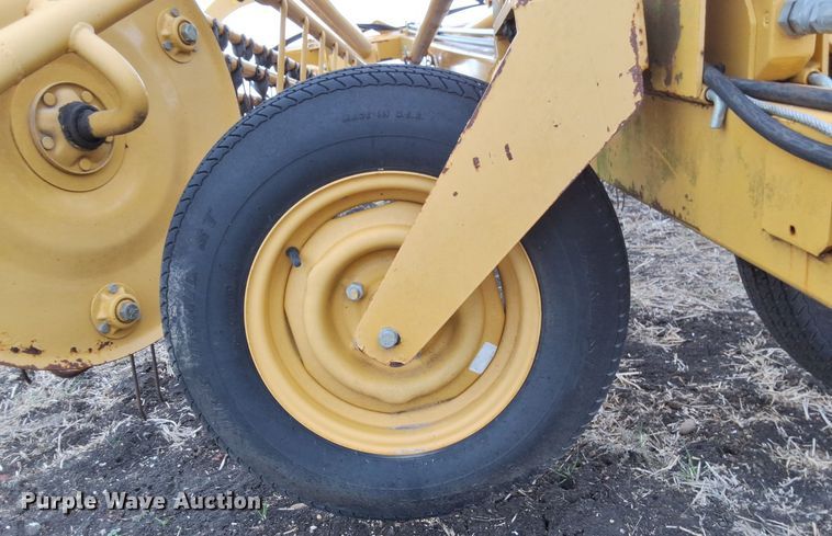 image for item EL6494 2003 Vermeer R23A hay rake