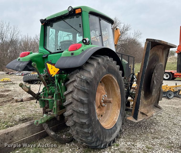 image for item EM3764 2006 John Deere 7220 tractor