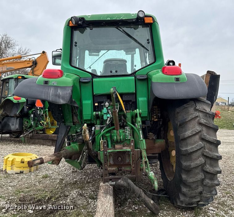 image for item EM3764 2006 John Deere 7220 tractor