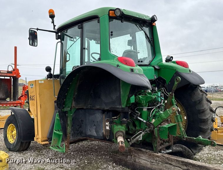 image for item EM3764 2006 John Deere 7220 tractor