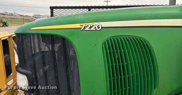 image for item EM3764 2006 John Deere 7220 tractor