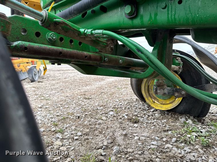 image for item EM3764 2006 John Deere 7220 tractor