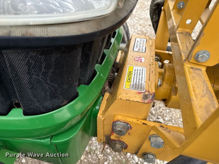 image for item EM3764 2006 John Deere 7220 tractor