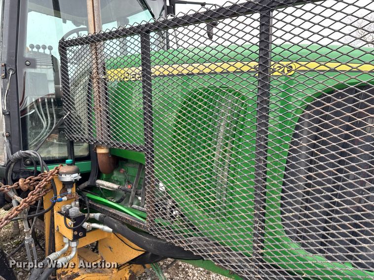image for item EM3764 2006 John Deere 7220 tractor