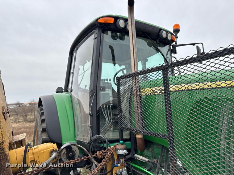 image for item EM3764 2006 John Deere 7220 tractor