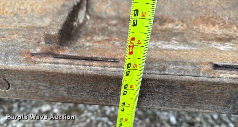 image for item EM3764 2006 John Deere 7220 tractor