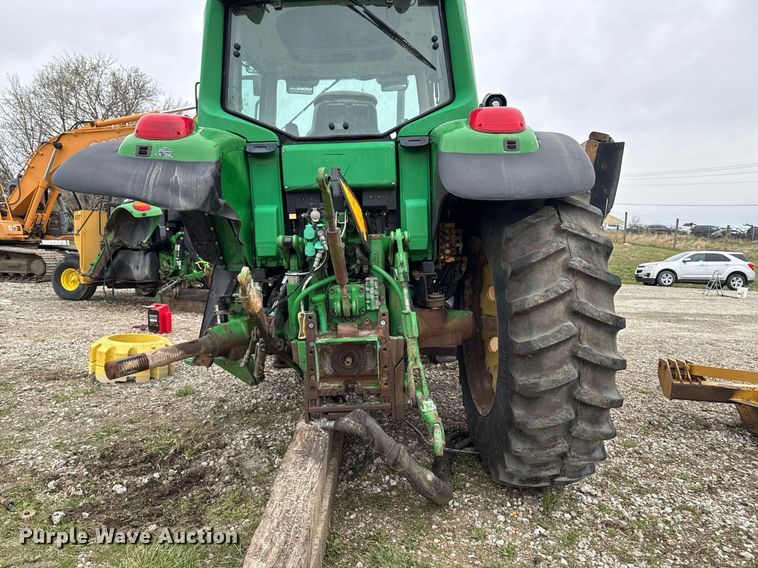 image for item EM3764 2006 John Deere 7220 tractor