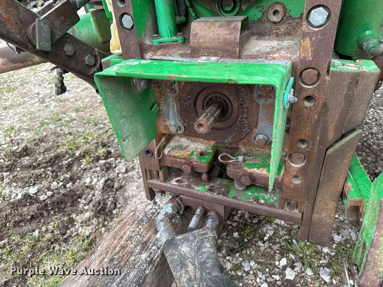 image for item EM3764 2006 John Deere 7220 tractor