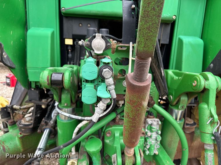 image for item EM3764 2006 John Deere 7220 tractor