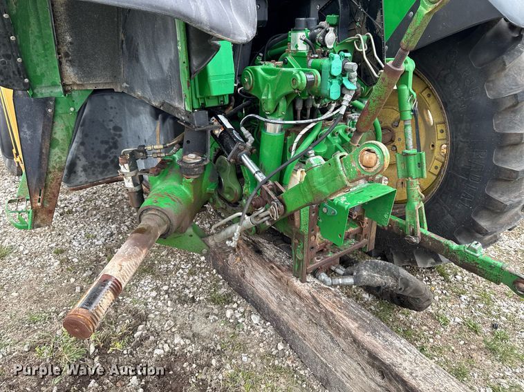 image for item EM3764 2006 John Deere 7220 tractor