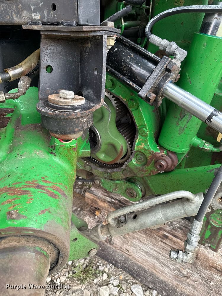image for item EM3764 2006 John Deere 7220 tractor