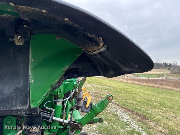 image for item EM3764 2006 John Deere 7220 tractor