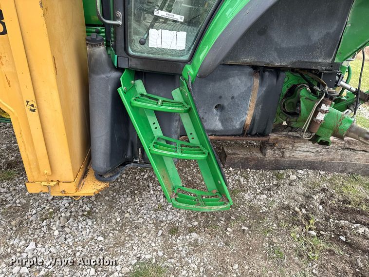 image for item EM3764 2006 John Deere 7220 tractor