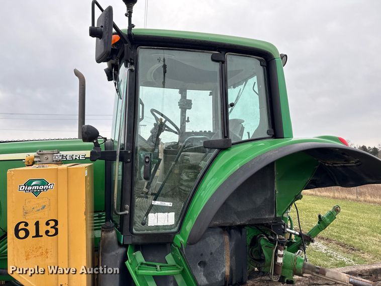 image for item EM3764 2006 John Deere 7220 tractor
