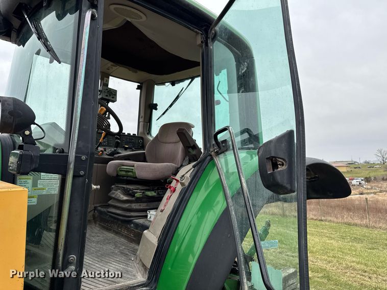 image for item EM3764 2006 John Deere 7220 tractor