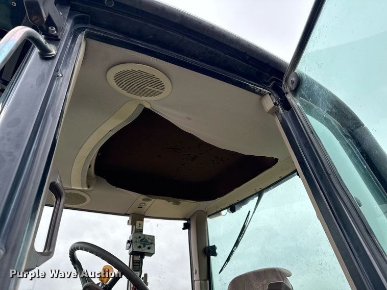 image for item EM3764 2006 John Deere 7220 tractor