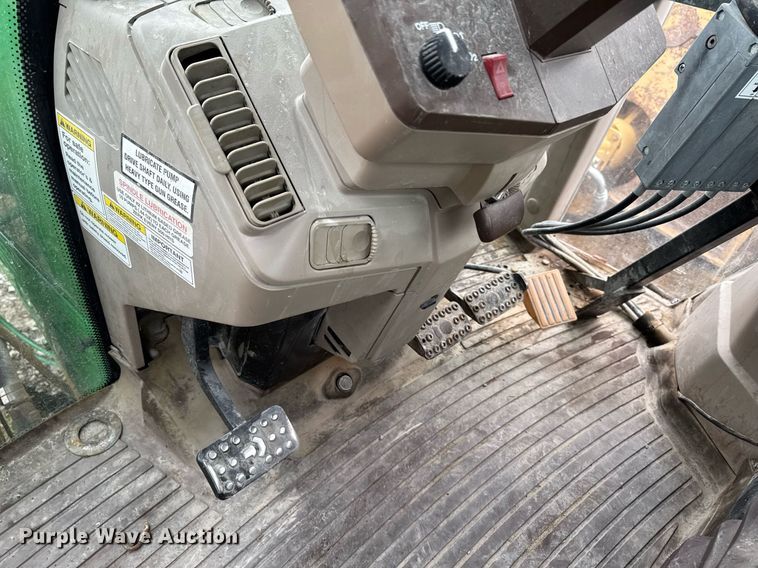 image for item EM3764 2006 John Deere 7220 tractor