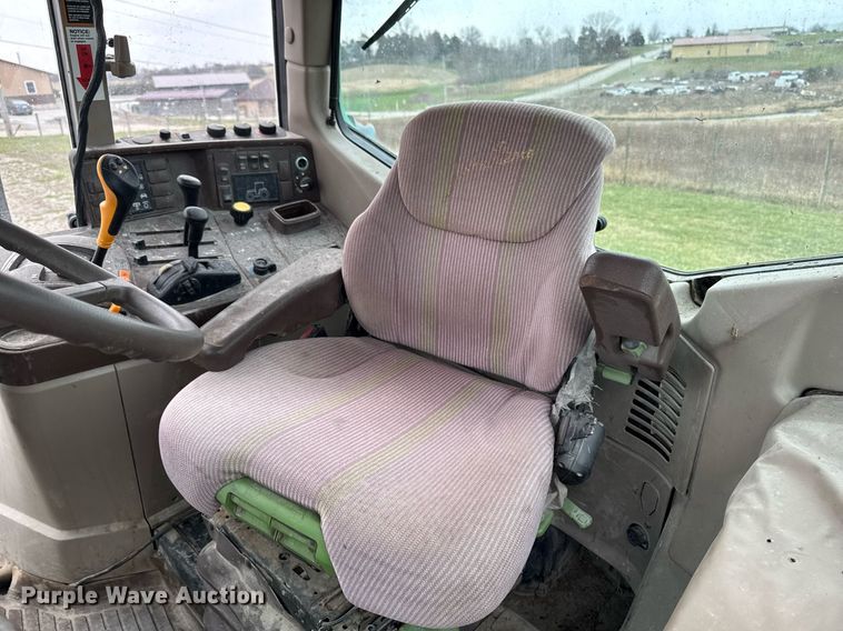 image for item EM3764 2006 John Deere 7220 tractor