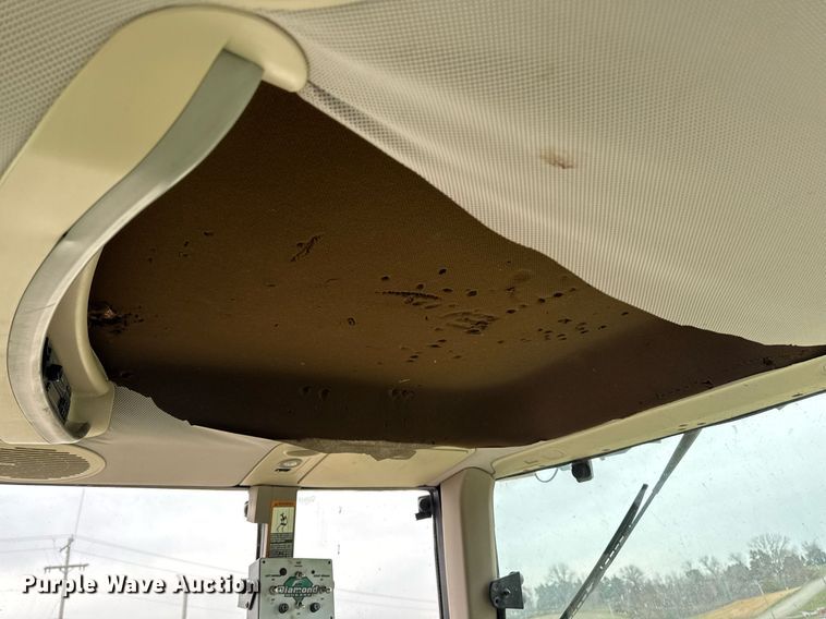 image for item EM3764 2006 John Deere 7220 tractor