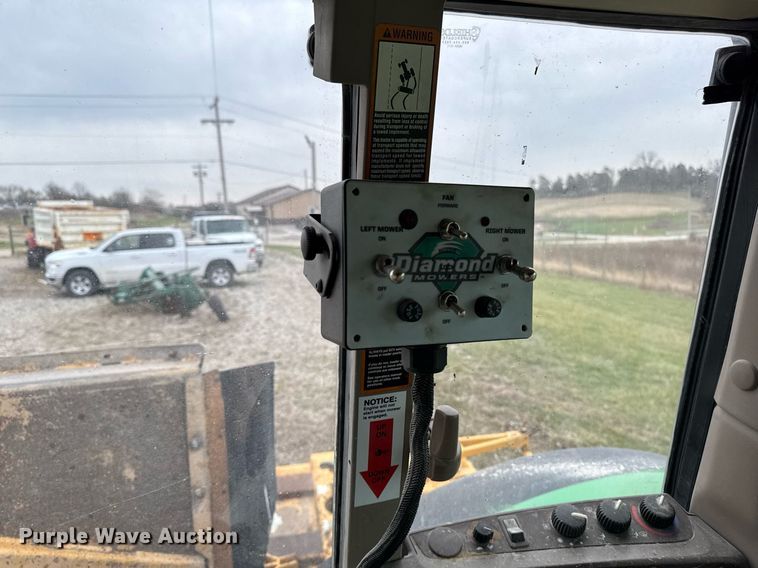 image for item EM3764 2006 John Deere 7220 tractor