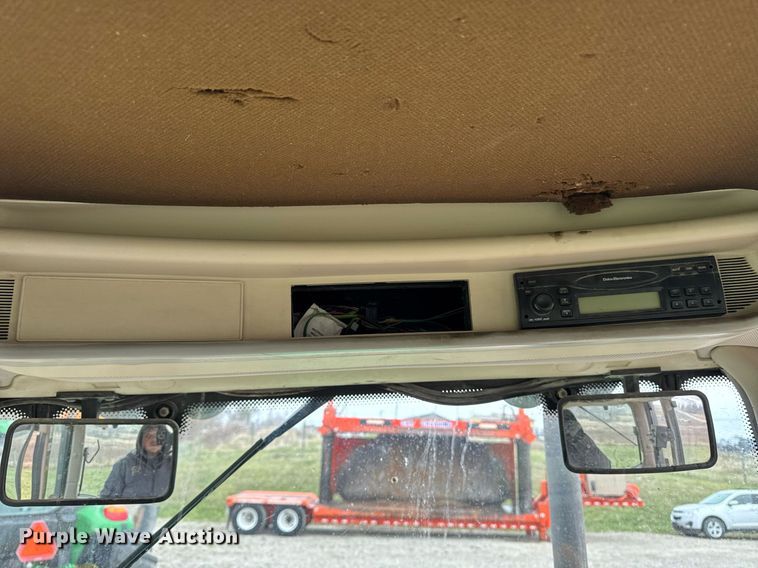 image for item EM3764 2006 John Deere 7220 tractor