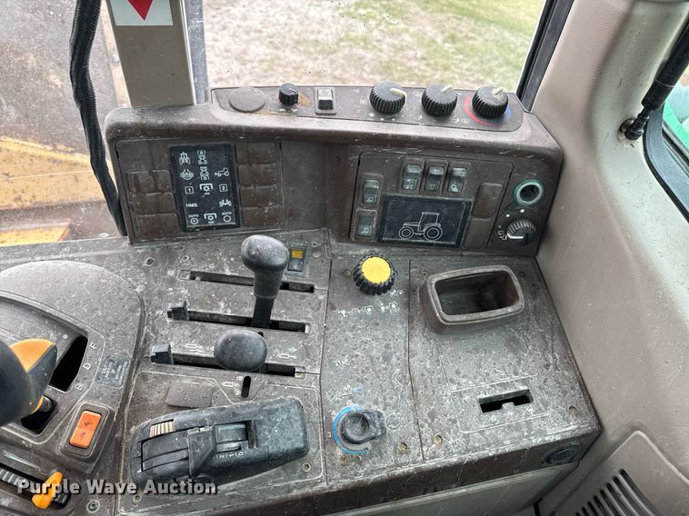 image for item EM3764 2006 John Deere 7220 tractor