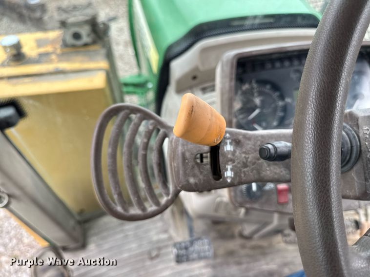 image for item EM3764 2006 John Deere 7220 tractor
