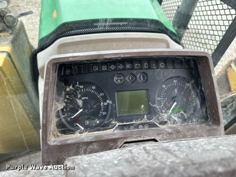 image for item EM3764 2006 John Deere 7220 tractor