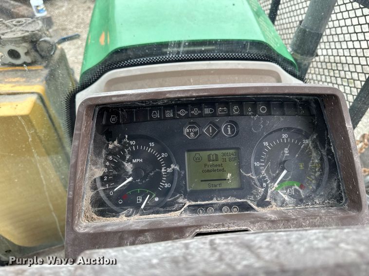 image for item EM3764 2006 John Deere 7220 tractor